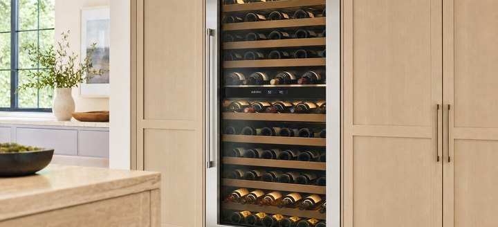 Wine cooler repair close-up